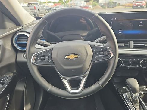 Used 2025 Chevrolet Trax LT w/ LT Convenience Package FWD image 33