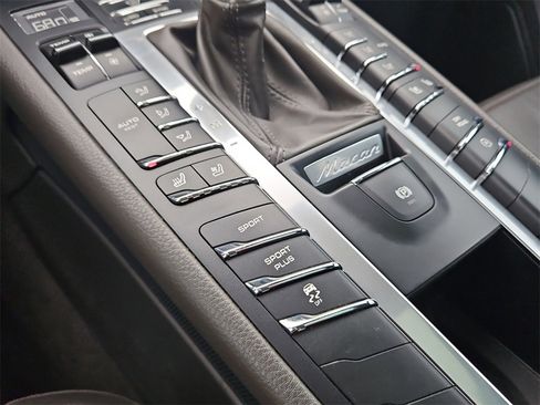 Used 2016 Porsche Macan S image 25