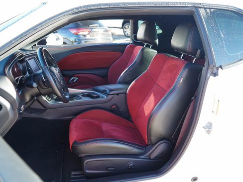 Used 2022 Dodge Challenger GT w/ Plus Package image 8