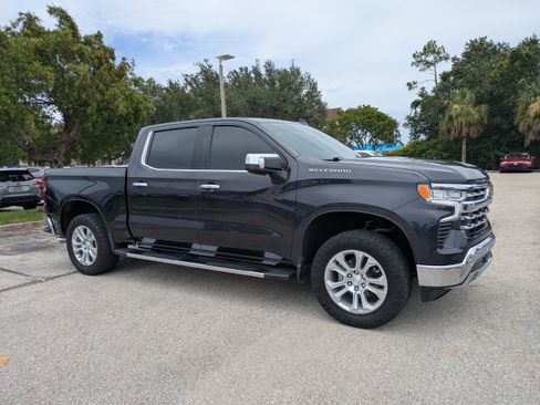 Used 2022 Chevrolet Silverado 1500 LTZ w/ LTZ Premium Package AWD/4WD image 2