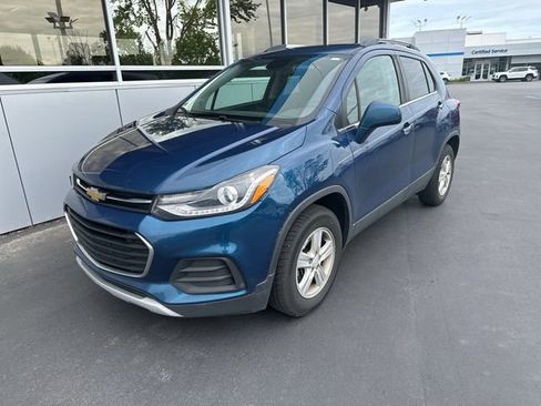 Used 2020 Chevrolet Trax LT w/ LT Convenience Package AWD/4WD image 1
