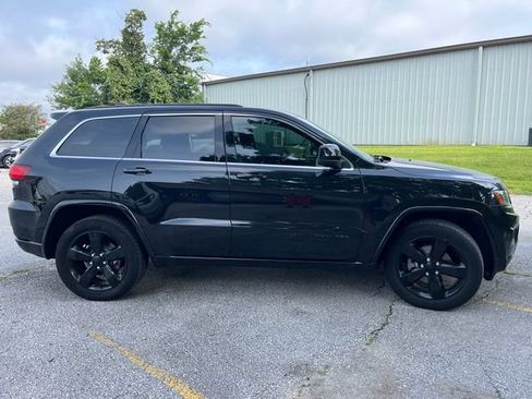 Used 2015 Jeep Grand Cherokee Altitude AWD/4WD image 6