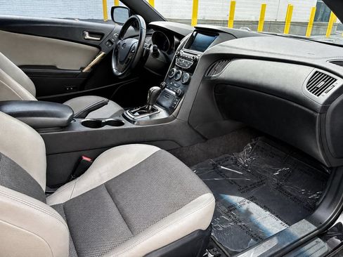 Used 2014 Hyundai Genesis 2.0T RWD image 12