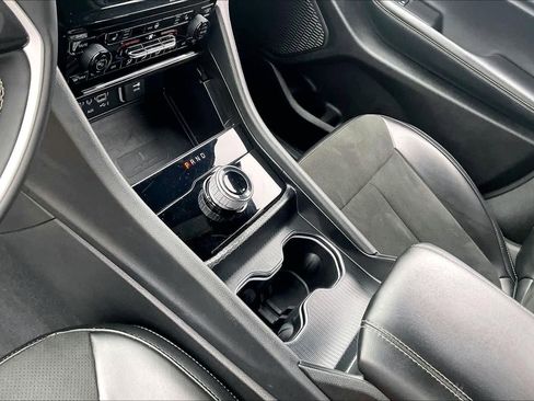 Used 2025 Jeep Grand Cherokee Altitude image 16