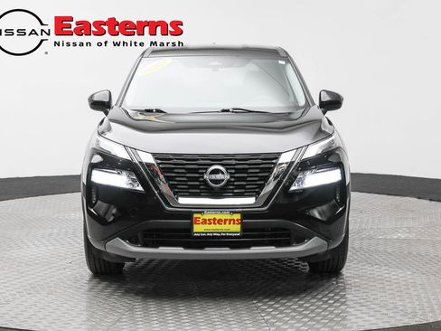 Used 2023 Nissan Rogue SV image 2