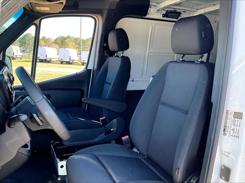 Used 2024 Mercedes-Benz Sprinter 2500 image 8
