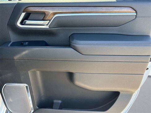 Certified 2025 Chevrolet Silverado 2500 High Country w/ Technology Package image 28