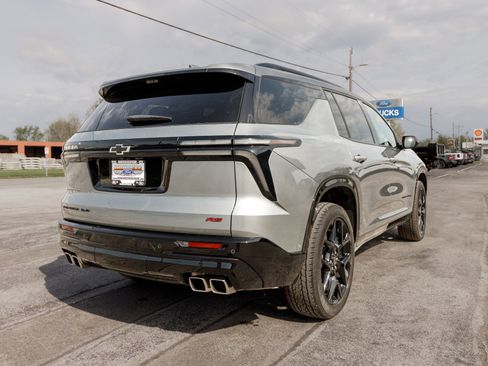 Used 2025 Chevrolet Traverse RS AWD/4WD image 6