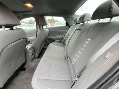 Used 2025 Hyundai Elantra SEL image 23