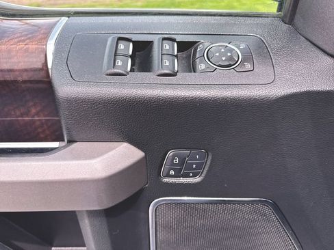 Used 2017 Ford F150 Platinum w/ Equipment Group 701A Luxury AWD/4WD image 24