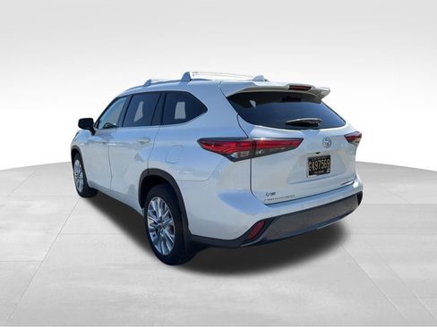 Used 2021 Toyota Highlander Limited AWD/4WD image 4