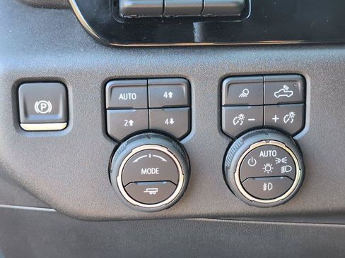 Used 2025 Chevrolet Silverado 2500 LTZ w/ LTZ Convenience Package AWD/4WD image 31