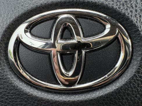 Used 2022 Toyota RAV4 LE AWD/4WD image 17