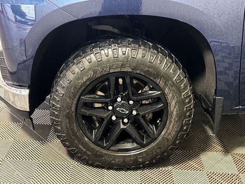 Used 2022 Chevrolet Silverado 1500 LT AWD/4WD image 12