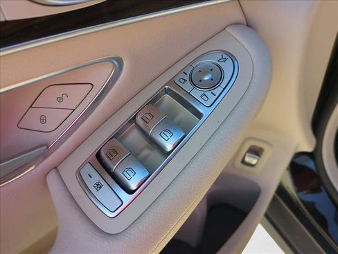 Used 2019 Mercedes-Benz GLC 300 4MATIC image 12