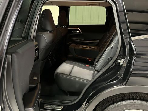 Used 2022 Mitsubishi Outlander ES image 7