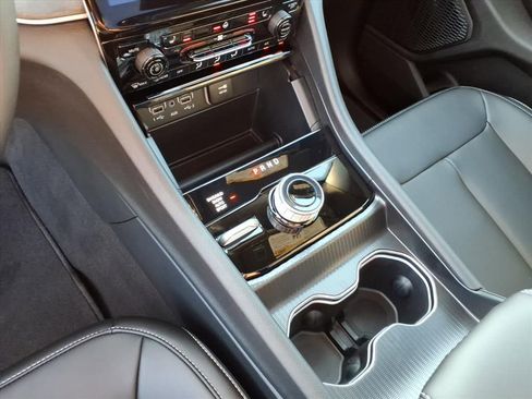 New 2025 Jeep Grand Cherokee Limited image 26