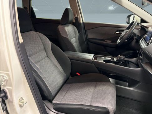Used 2023 Nissan Rogue SV FWD image 31