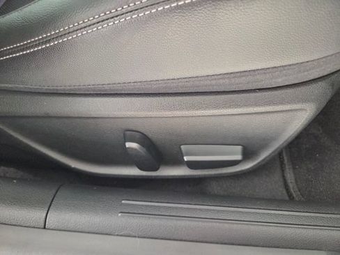 Used 2025 Genesis G70 2.5T RWD image 16