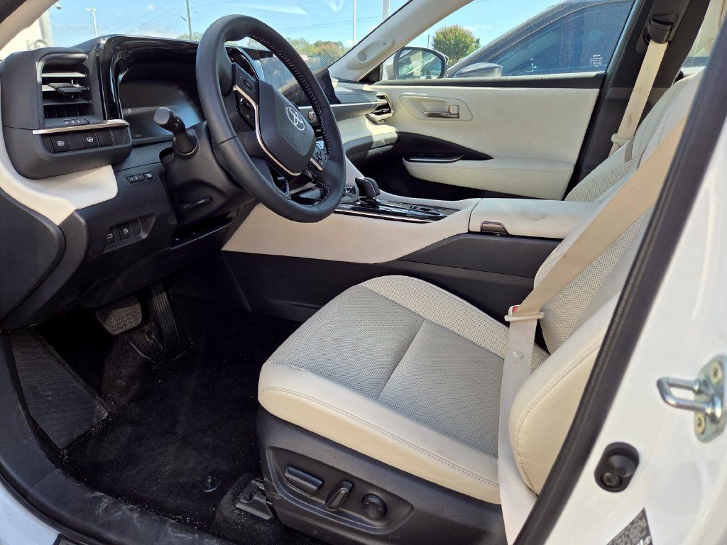 Used 2025 Toyota Crown AWD/4WD image 6