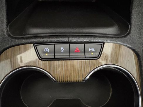 Used 2021 GMC Acadia SLE w/ Driver Convenience Package image 26