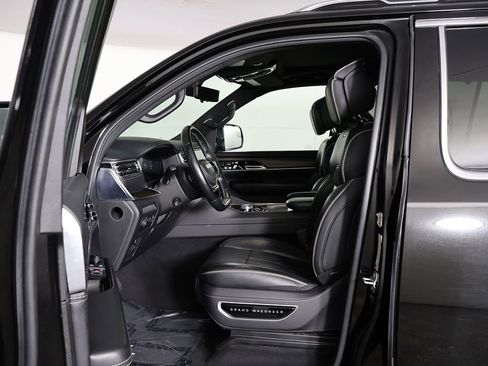 Used 2023 Jeep Grand Wagoneer Series II AWD/4WD image 31