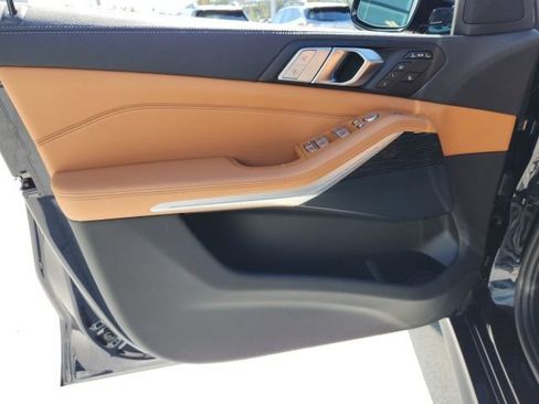 Used 2022 BMW X7 xDrive40i w/ M Sport Package image 28