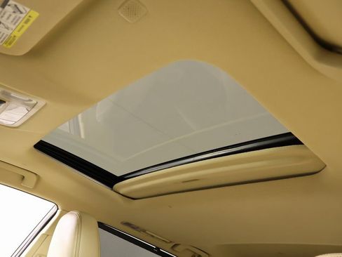 Used 2019 Toyota Highlander XLE image 16