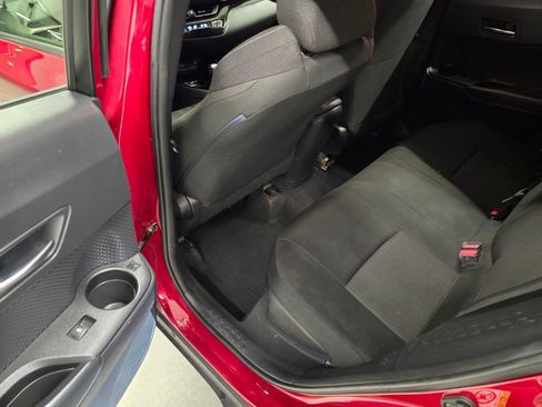 Used 2019 Toyota C-HR XLE image 25