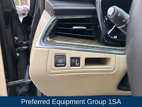 Used 2017 Cadillac XT5 FWD image 17