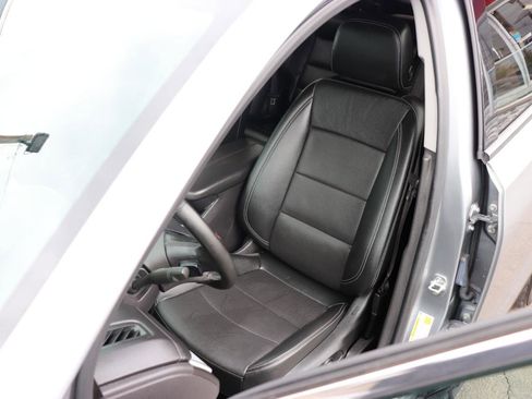 Used 2024 GMC Terrain SLT image 11