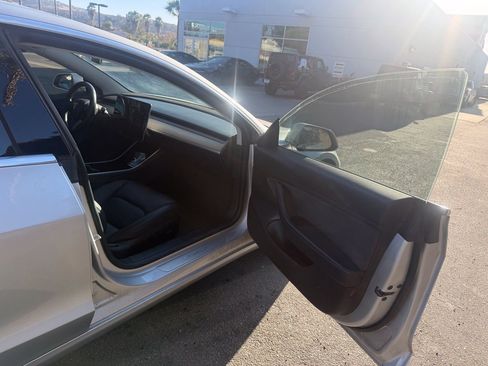 Used 2018 Tesla Model 3 Long Range RWD image 16