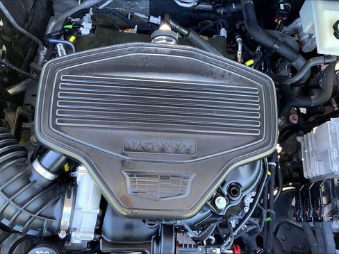 Used 2017 Cadillac XT5 Luxury w/ Driver Awareness Package image 32