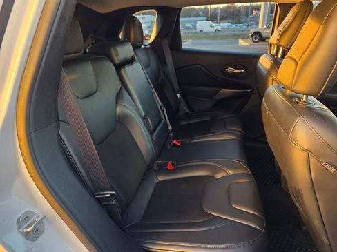 Used 2020 Jeep Cherokee Latitude Plus w/ Cold Weather Group image 12