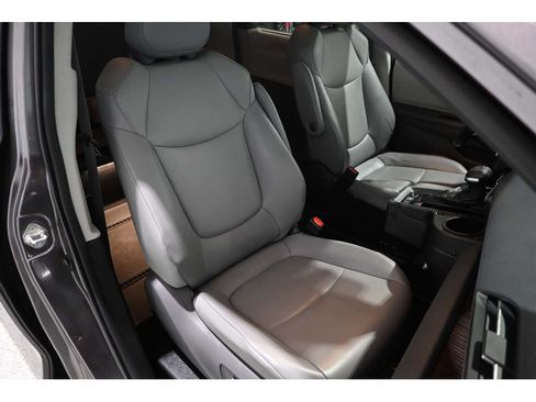 Used 2021 Toyota Sienna XLE w/ XLE Plus Package FWD image 16