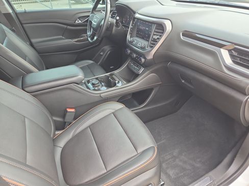 Used 2022 GMC Acadia AT4 w/ Technology Package AWD/4WD image 10