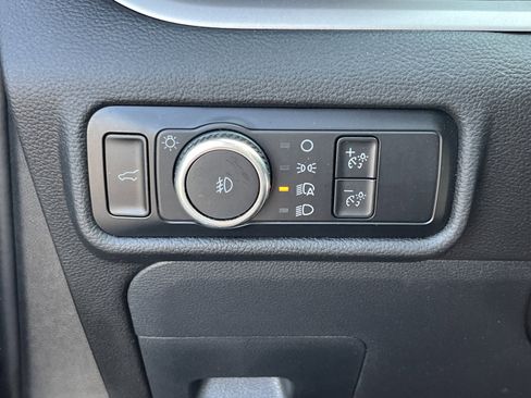 Used 2023 Ford Explorer XLT AWD/4WD image 21