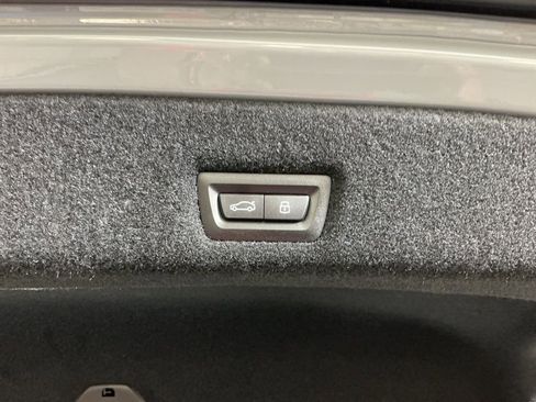 Certified 2025 BMW 740i w/ Premium Package image 31