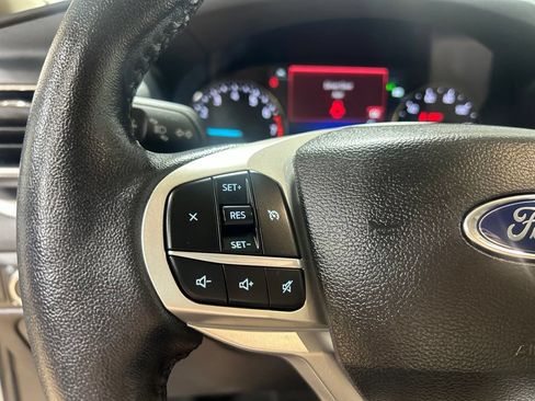 Used 2022 Ford Explorer XLT w/ Equipment Group 202A AWD/4WD image 32