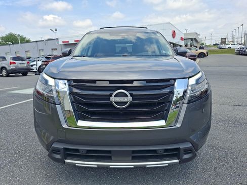 Used 2024 Nissan Pathfinder Platinum w/ Cargo Package AWD/4WD image 2