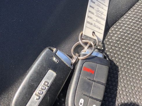 Used 2016 Jeep Grand Cherokee Laredo 75th Anniversary image 35