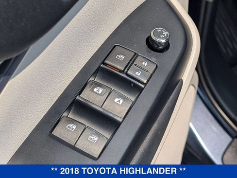 Used 2018 Toyota Highlander XLE w/ Carpet Mat Package (TMS) AWD/4WD image 12