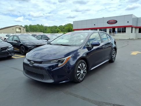 Certified 2021 Toyota Corolla LE FWD image 3