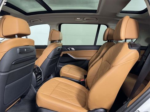 Used 2023 BMW X7 xDrive40i image 32