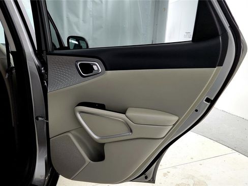 Used 2023 Kia Soul LX image 16