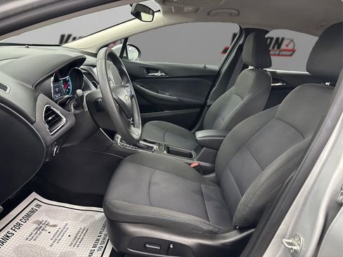 Used 2017 Chevrolet Cruze LT w/ Convenience Package image 9
