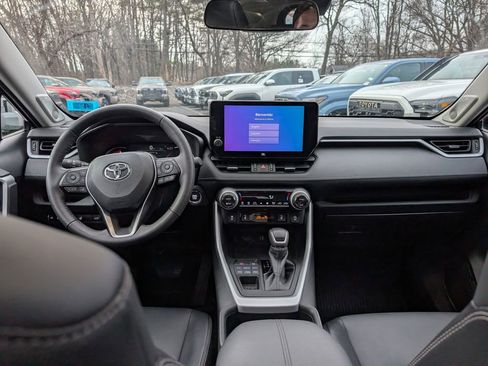 Used 2023 Toyota RAV4 XLE Premium image 21