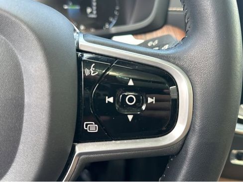 Used 2019 Volvo S60 T8 Inscription image 28