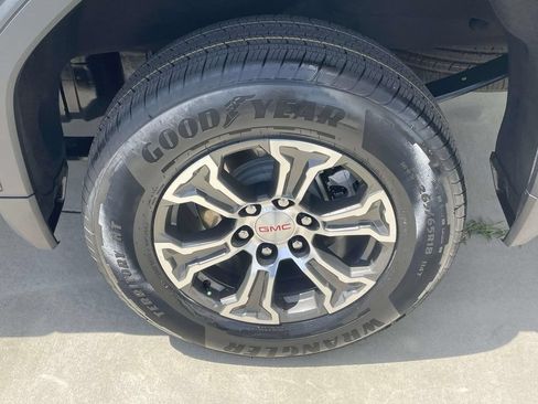 Used 2025 GMC Sierra 1500 SLT AWD/4WD image 10