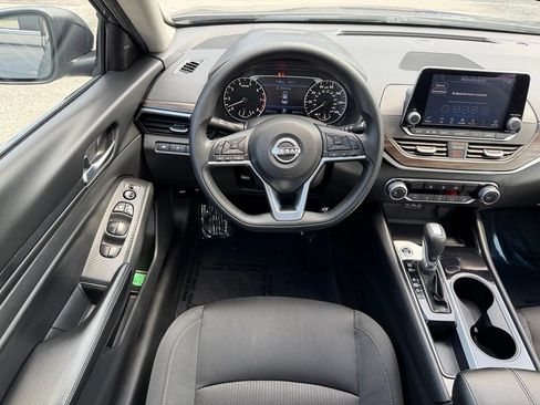 Used 2024 Nissan Altima 2.5 SV FWD image 19